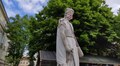 Статуї у центрі Львова одягнули у вишиванки та вишивані маски