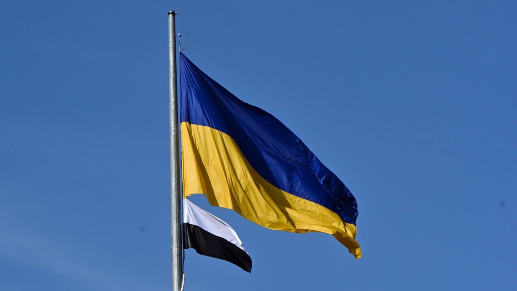 У Львові підняли Прапор Надії на честь полонених і зниклих воїнів