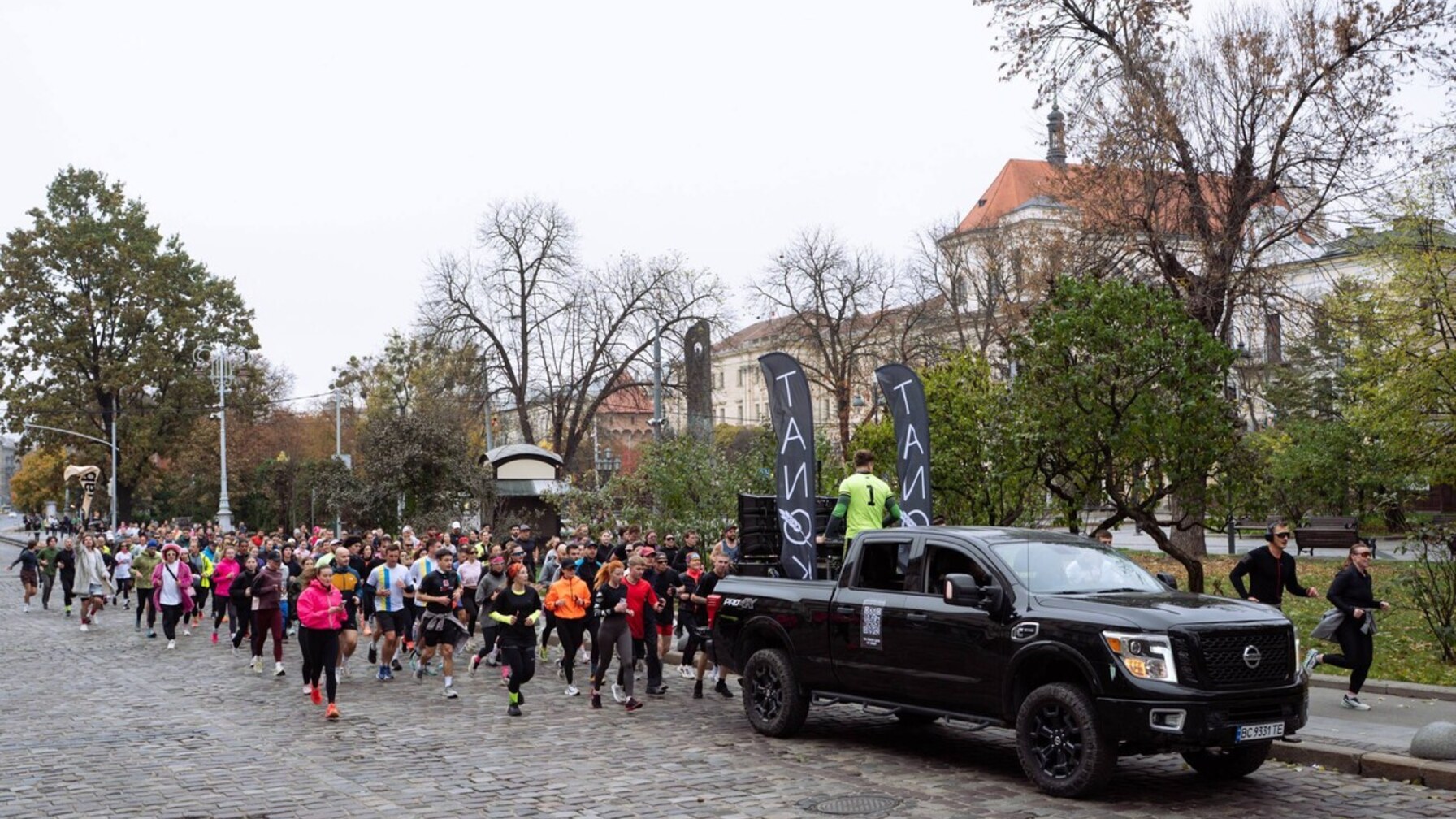 У Львові провели благодійний забіг Running Rave 2.0 на підтримку українських військових