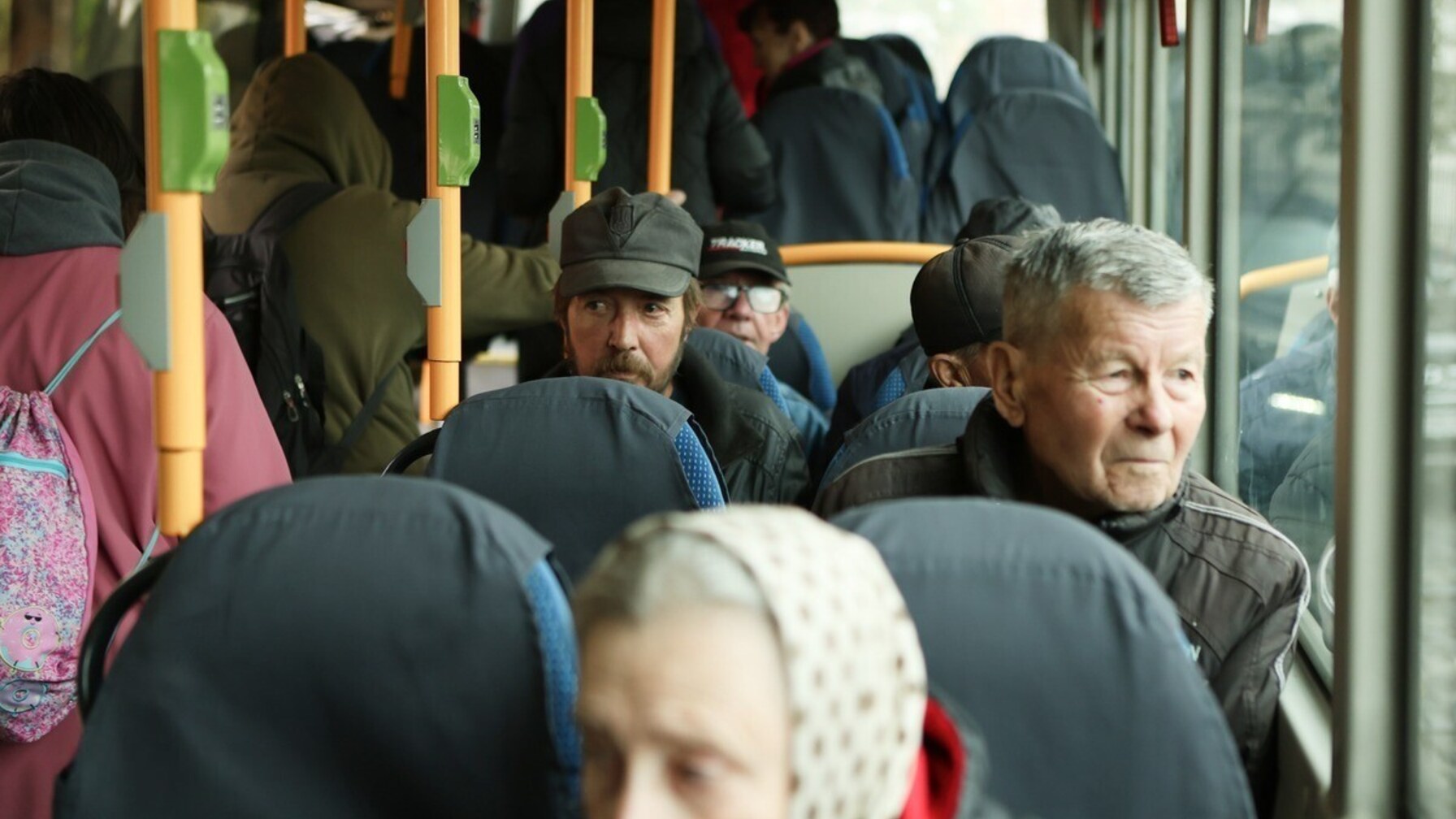 Автобус турботи у Львові: сім бездомних людей отримали допомогу першого дня роботи