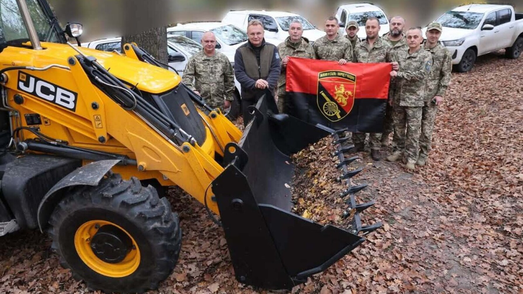 Садовий привіз військовим на Харківщину техніку та подякував за успіхи в обороні