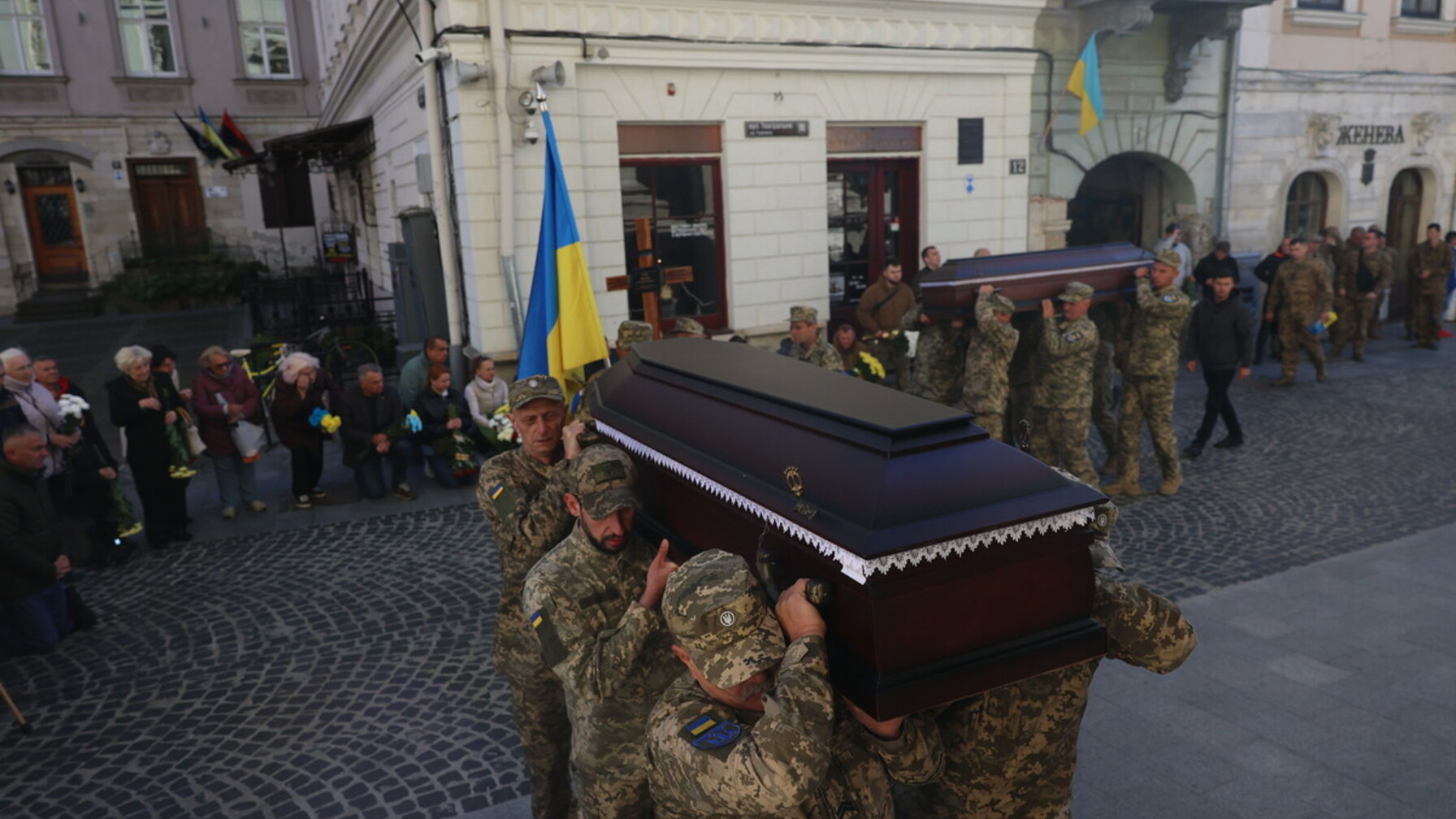 Львів назавжди прощається з трьома героями: вітражист, менеджер і краєзнавець віддали життя за Україну