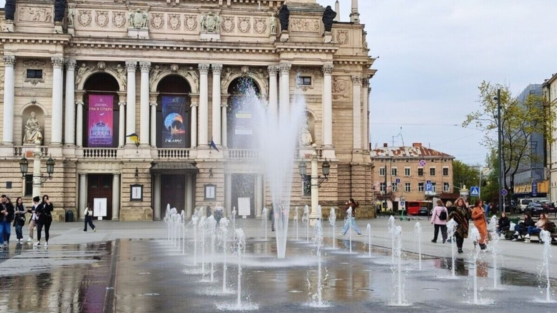 Фонтан біля Львівського оперного театру зупинять на день для технічного обслуговування