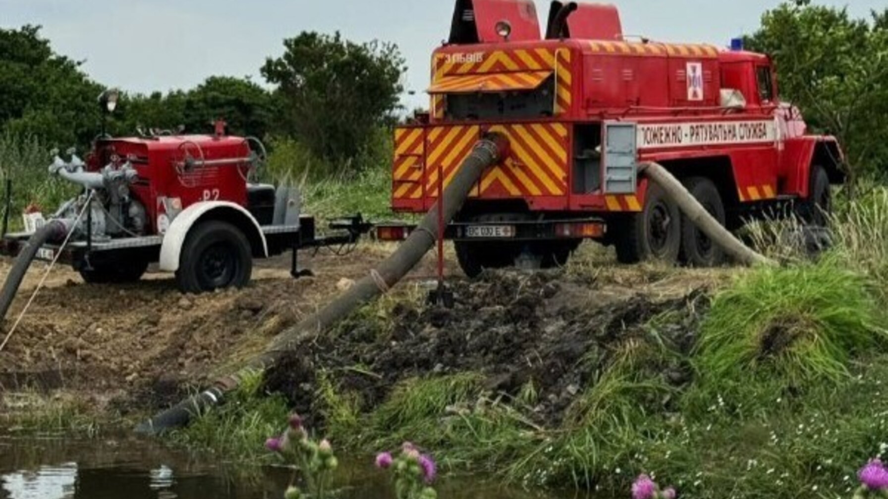 Пожежа на торфовищах під Львовом: водоканал попереджає про зниження тиску та зміну кольору води