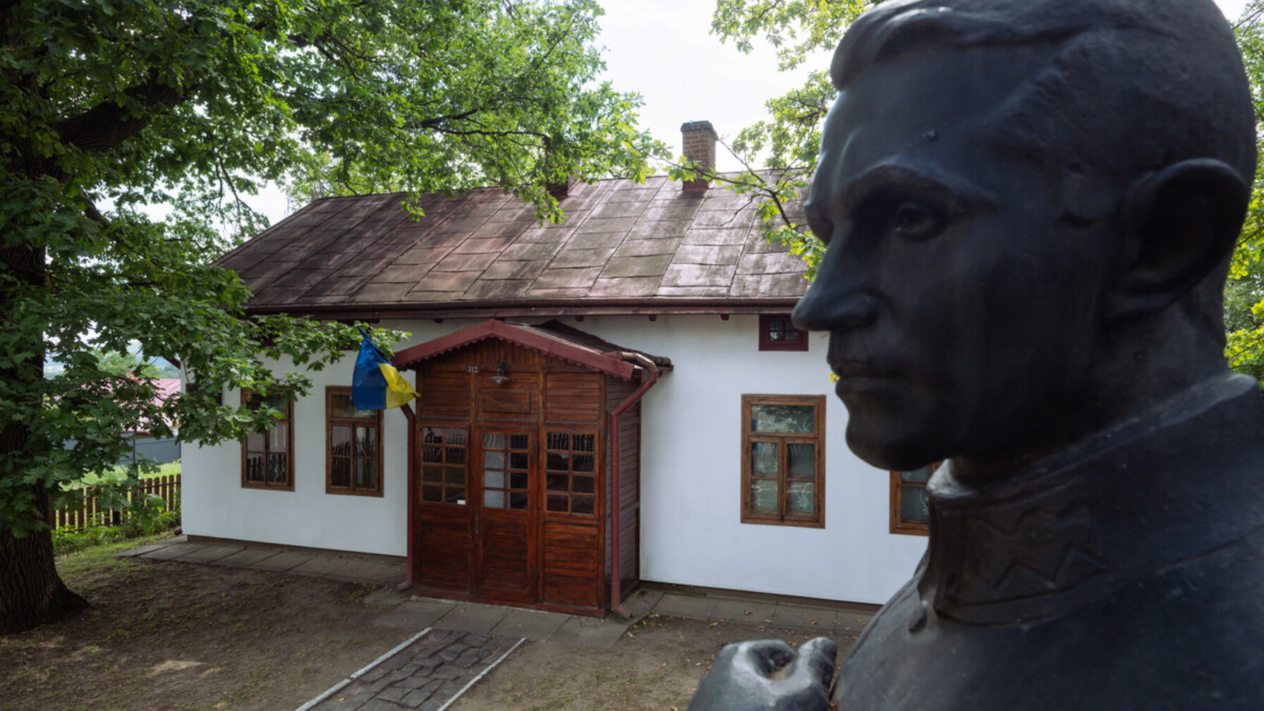У Зашкові облаштовують інклюзивний простір біля музею Євгена Коновальця