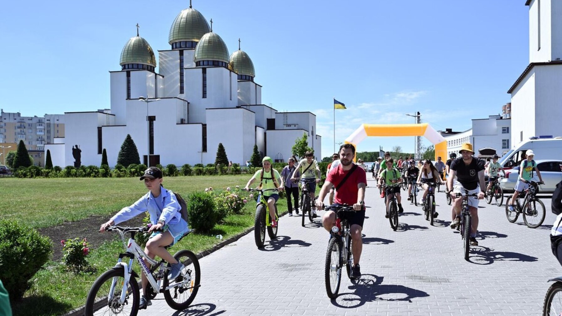 Велосипедом маршрутом Івана Павла ІІ: як Львів відзначає 25-річчя папського візиту