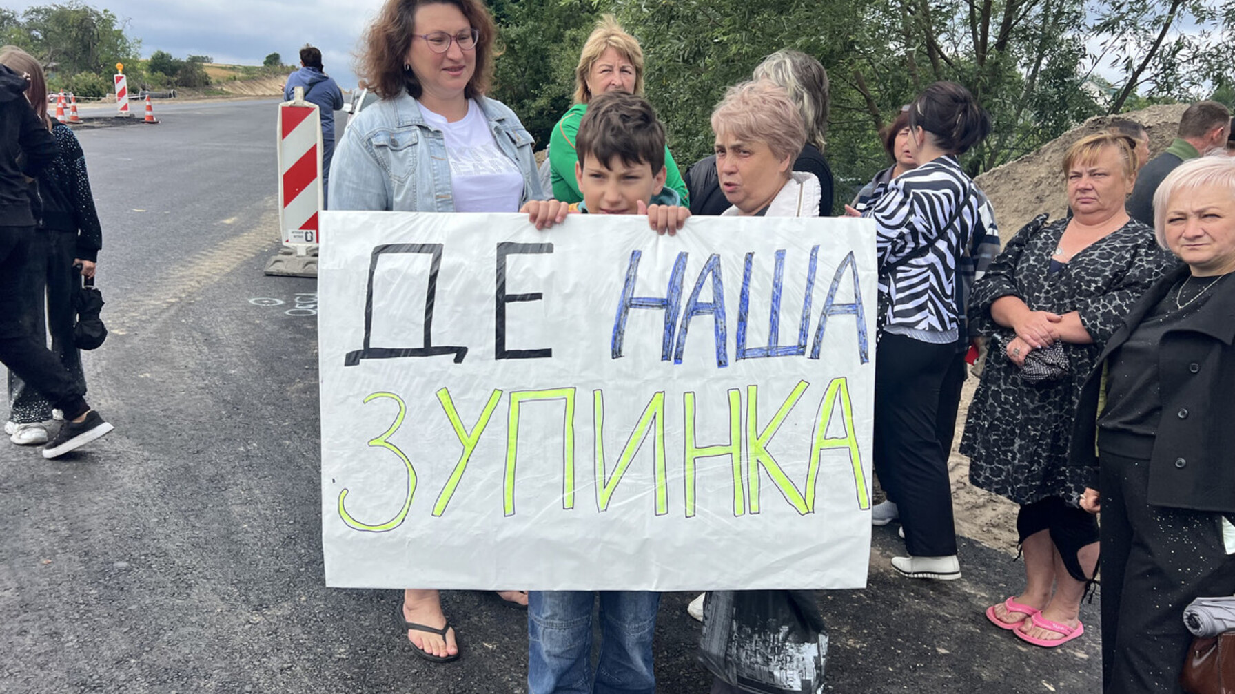 Мешканці Гряди вийшли на протест і домоглися перегляду проєкту зупинок