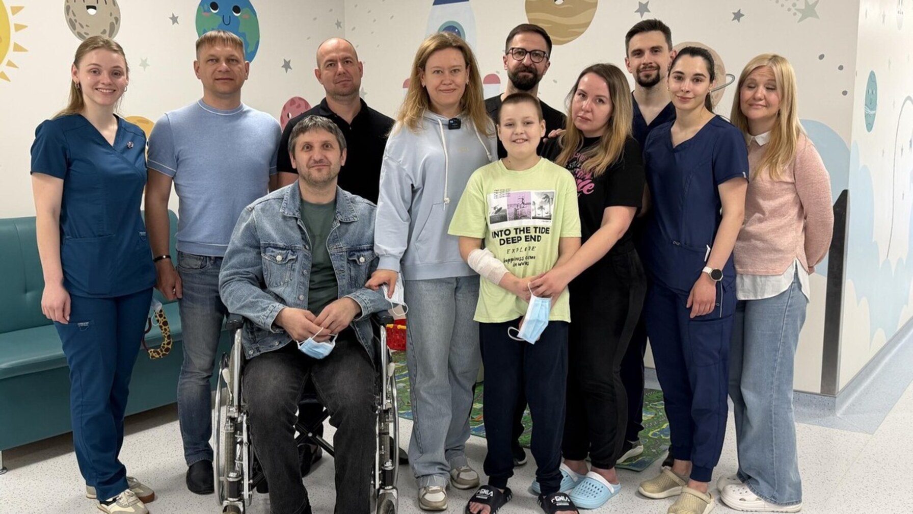 Серце живе далі: у Львові родина дівчинки-донора вперше зустрілася з хлопчиком, якому пересадили її серце