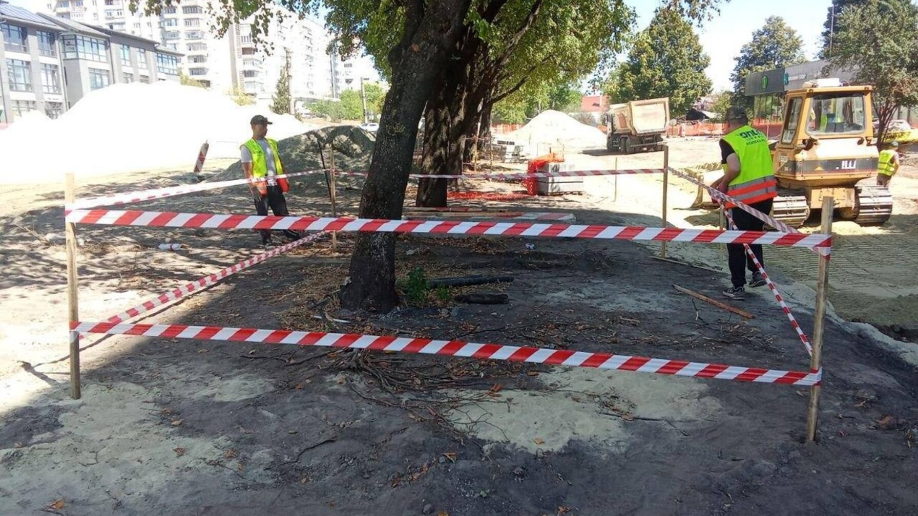 На вулиці Мазепи у Львові знайшли підозрілий предмет, схожий на застарілий боєприпас
