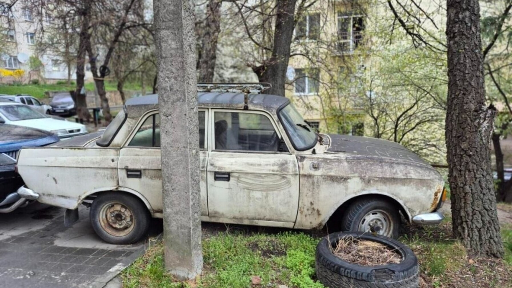 У Львові евакуюють ще 25 занедбаних автомобілів з міських вулиць