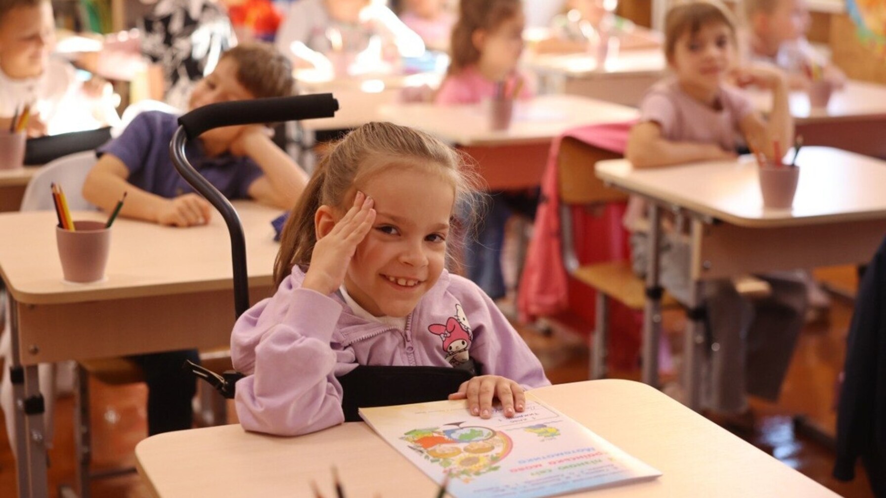 Львів’янка, яку врятувала громада, святкує перемогу: дівчина зі СМА пішла до першого класу