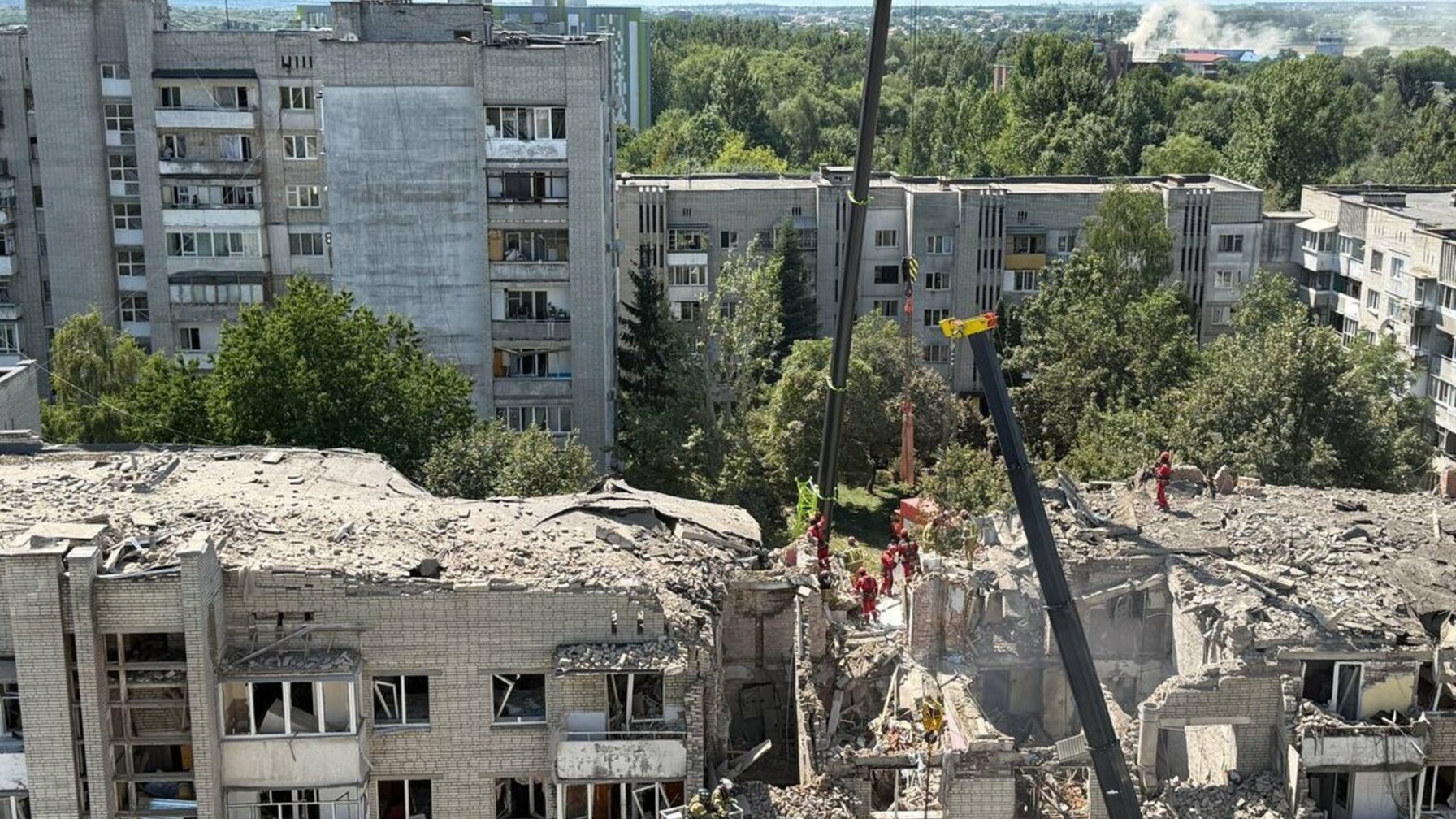 Ракетний удар по Львову: під завалами знайдено тіло, кількість постраждалих сягнула 36
