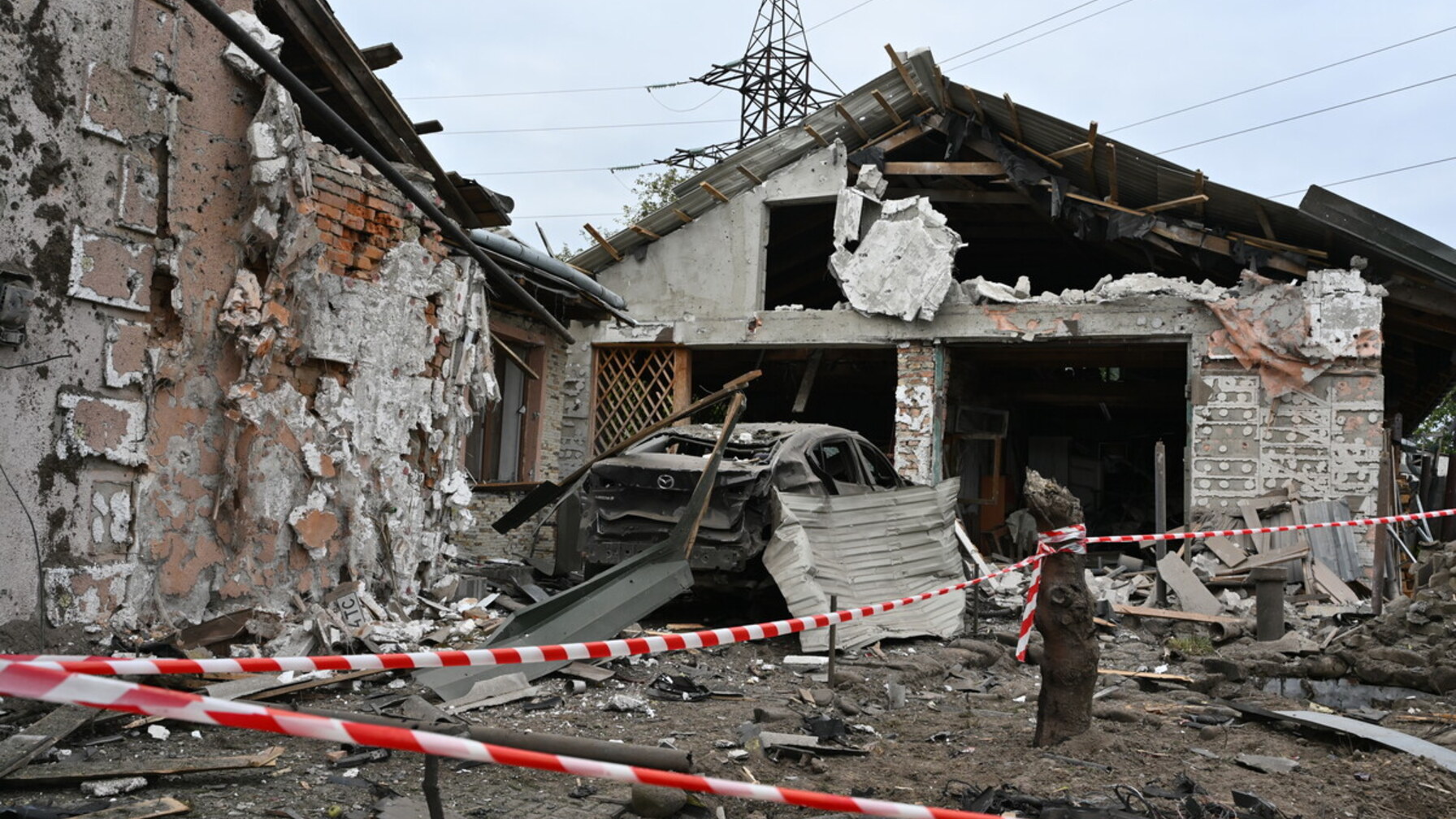 Атака безпілотника на Малехів: постраждали дві літні жінки, пошкоджено житлові будинки