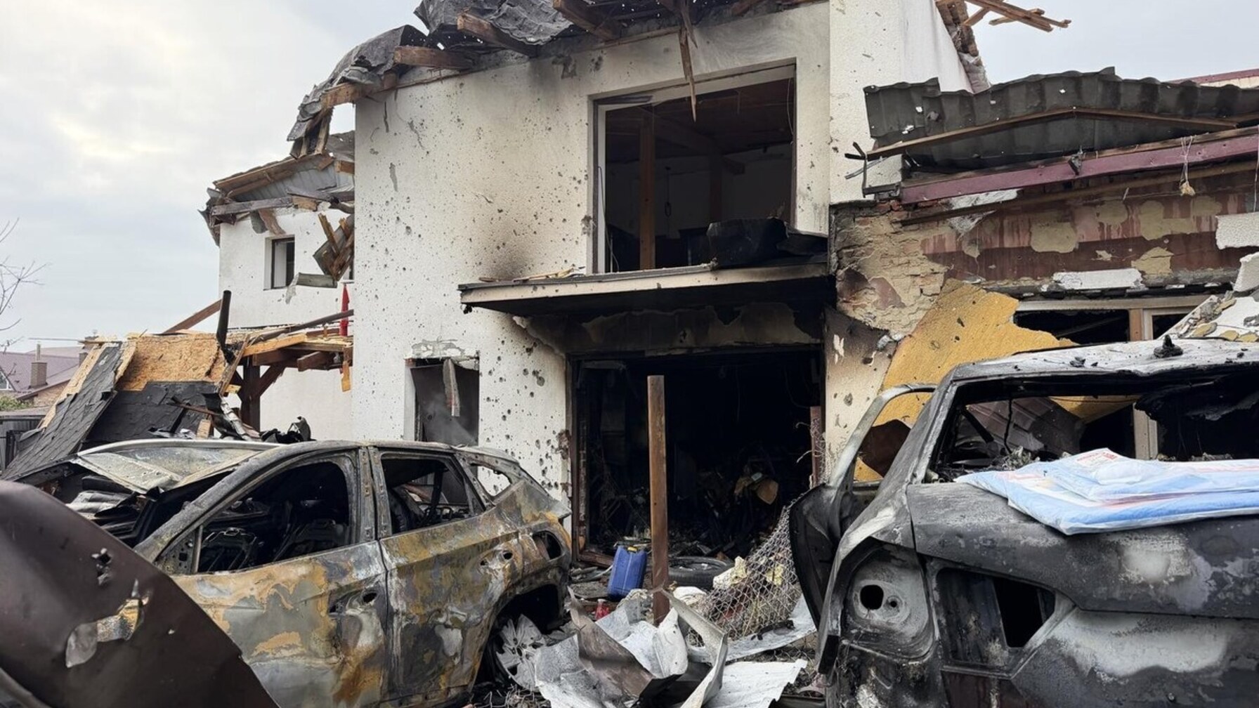 Львівський лікар втратив будинок унаслідок нічної атаки ворожих дронів