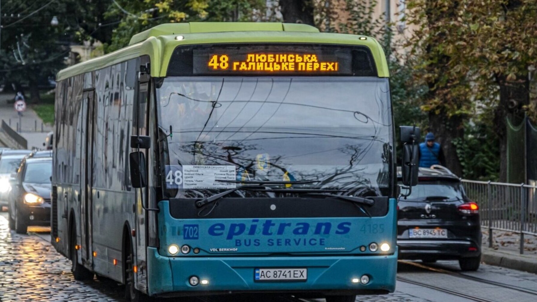 У Львові розширили проїзну частину біля Форуму — автобуси №20 і №48 повернулися на звичний маршрут