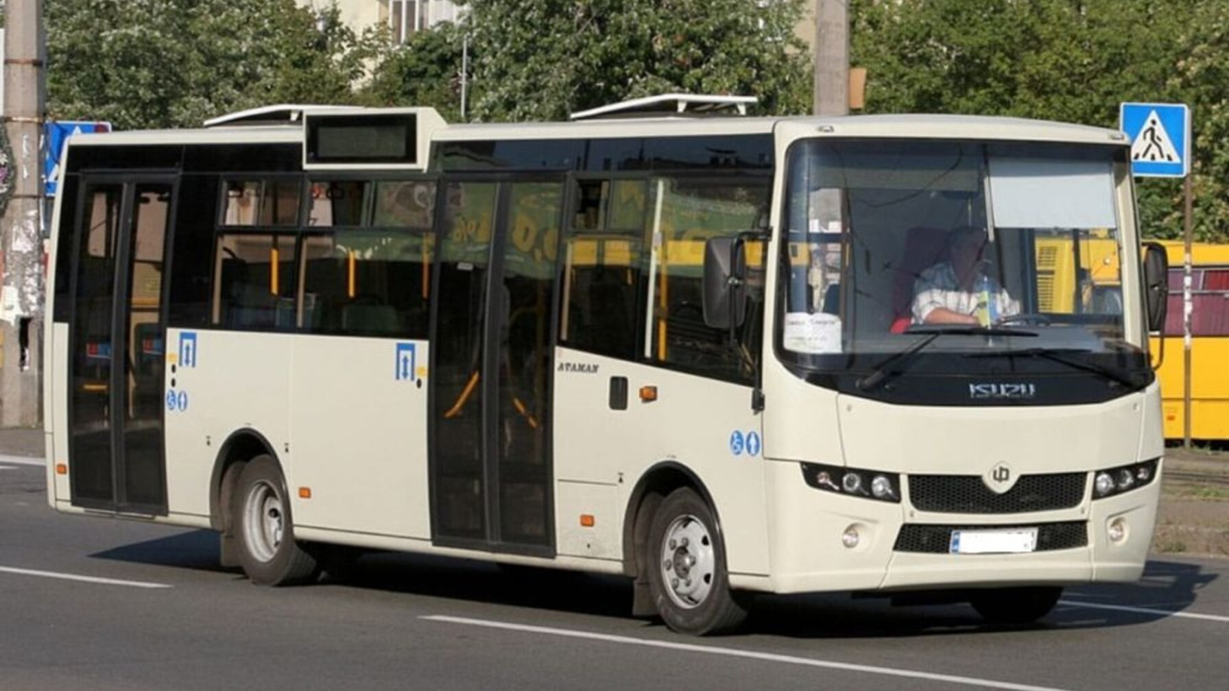 Аварія автобуса маршруту №63 у Львові: четверо пасажирів опинилися в лікарні