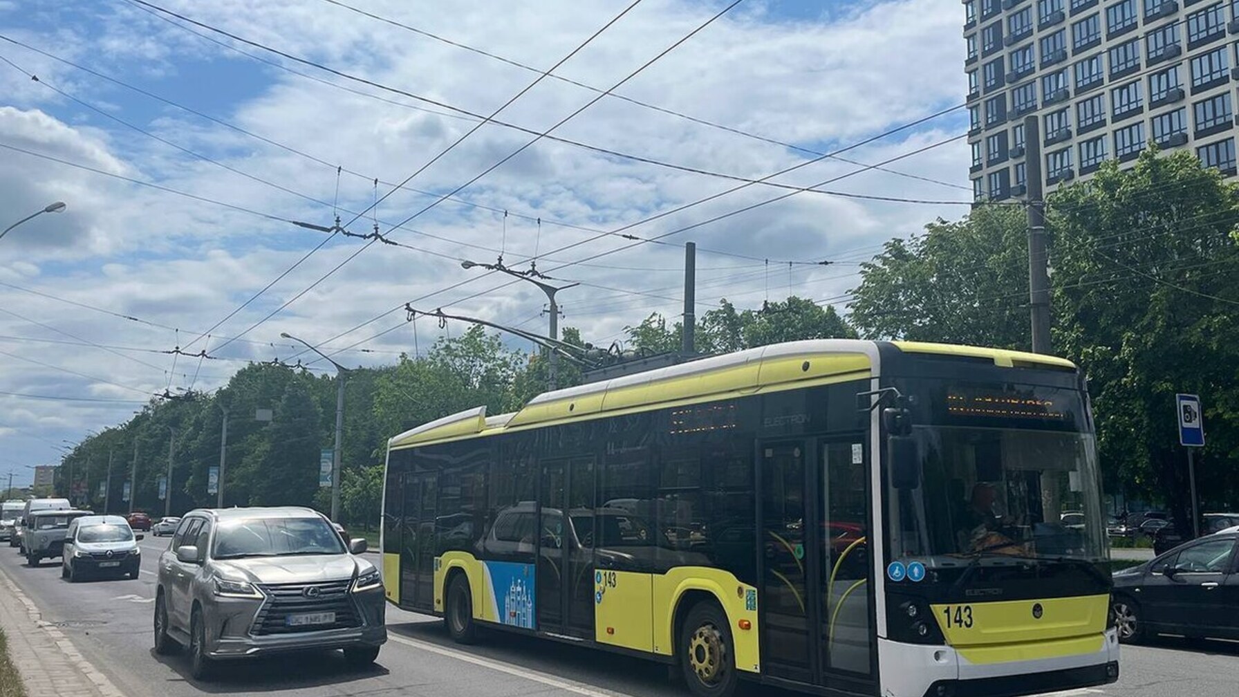 Львів модернізує майже 10 км тролейбусної мережі за кошти ЄІБ: 530 нових опор на трьох вулицях міста