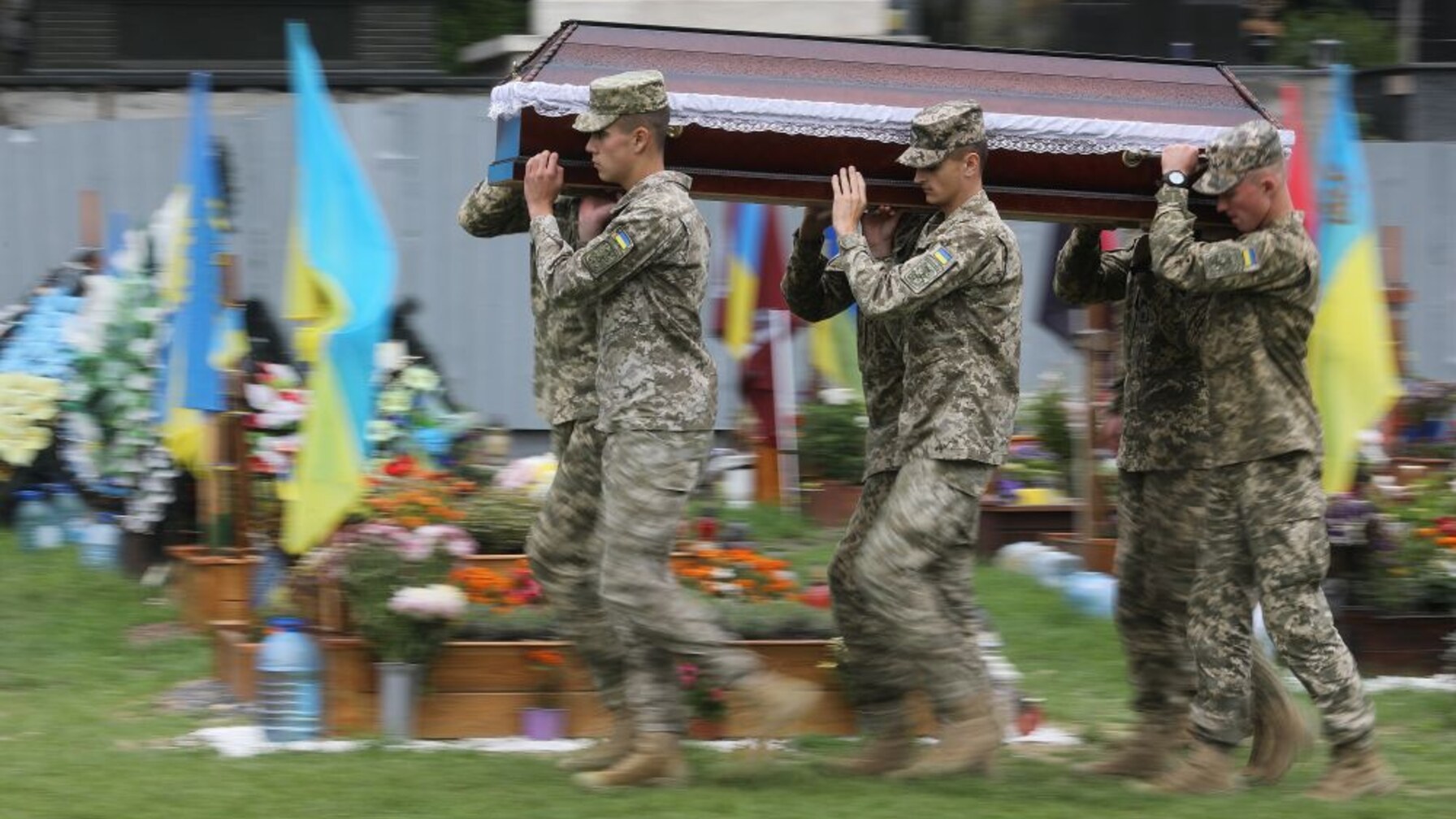 Львів прощається з трьома полеглими захисниками: хто вони і де їх поховають