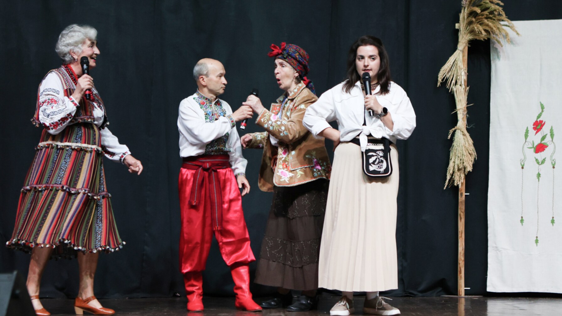 Львівські пенсіонери підкорили сцену мюзиклом “Кайдашева сім’я”