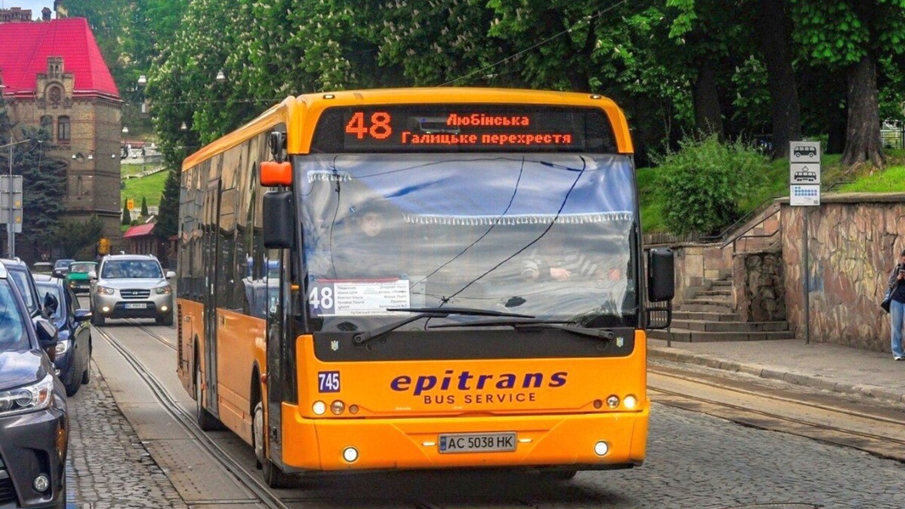 Штрафи та перевірки: як Львів бореться з духотою в автобусах влітку