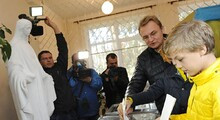 Мер Львова з дружиною проголосували на парламентських виборах
