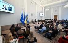 Фото 1: Лауреатка Пулітцерівської премії Енн Епплбом провела відкриту розмову у львівській Ратуші