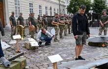Фото 3: На площі Ринок у Львові 24-та бригада відкрила особливу виставку про оборону Донеччини