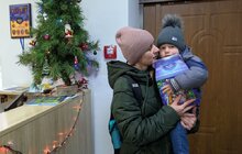 Фото 3: Понад тисяча діток захисників та захисниць отримали у Львові солодкі подарунки від святого Миколая