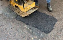 Фото 2: На вулицях міста проводять поточний ремонт доріг з ліквідації гостроаварійних ям холодним асфальтом