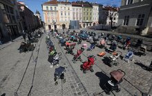 Фото 8: 109 порожніх дитячих візочків: у Львові провели соціальну акцію, щоб нагадати світу про вбитих ворогом дітей
