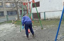Фото 3: На території Львова проводять миття і дезінфекцію дитячих майданчиків