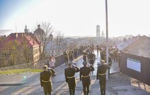 Фото 4: На Меморіалі Героїв Небесної сотні підняли синьо-жовтий стяг та привітали волонтерів з їхнім днем
