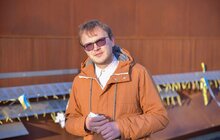 Фото 9: На Меморіалі Героїв Небесної сотні підняли синьо-жовтий стяг та привітали волонтерів з їхнім днем