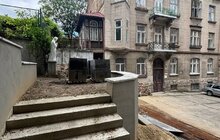 Фото 2: На вулиці Франка ремонтують 120-річну підпірну стінку зі сходами