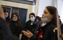 Фото 7: Інструктори університету безпеки життєдіяльності навчають школярів надавати домедичну допомогу та поводитись в надзвичайних ситуаціях