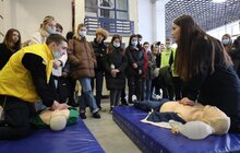 Фото 17: Інструктори університету безпеки життєдіяльності навчають школярів надавати домедичну допомогу та поводитись в надзвичайних ситуаціях
