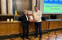 Фото 3: У Львові водіїв міського та приватного транспорту привітали з професійним святом
