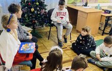 Фото 2: Сьогодні тисячі дітей в школах, садочках і лікарнях Львова читали різдвяні казки