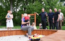 Фото 7: Спортивний та дитячий майданчики, інклюзивні доріжки та освітлення: як виглядає Замарстинівський парк після оновлення (відео)
