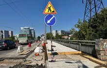 Фото 1: На Кульпарківській ремонтують аварійний міст: вже відновили тротуар і розпочали укріплення балок
