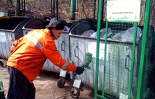Фото 9: У Львові миють і ремонтують контейнери для відходів