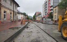 Фото 1: Ремонт вул. Замарстинівської: триває монтаж трамвайних рейок, облаштування хідників, заміна колектора