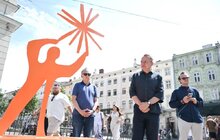 Фото 6: У центрі Львові встановили скульптуру відомого українського митця, присвячену молоді