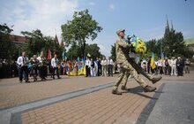 Фото 14: У День Героїв у Львові поклали квіти до пам’ятника Степану Бандері та інших захисників України
