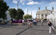 Фото 2: На площі перед Оперним театром тривають роботи з облаштування «сухого» фонтану
