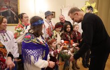 Фото 12: Вертеп з переселенців: у Львові мешканці модульного містечка організували справжнє дійство (відео)