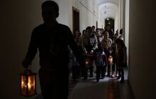 Фото 1: Львівські пластуни передали місту Вифлеємський вогонь миру