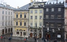 Фото 1: «Чорну кам’яницю» Львова відреставровано: мерія відзначила меценатів