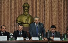 Фото 2: О. Квіташвілі ознайомився з роботою пологового будинку №1 