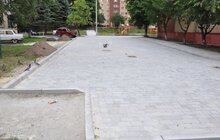 Фото 9: Планові ремонтні роботи внутрішніх дворів та хідників на Сихові тривають